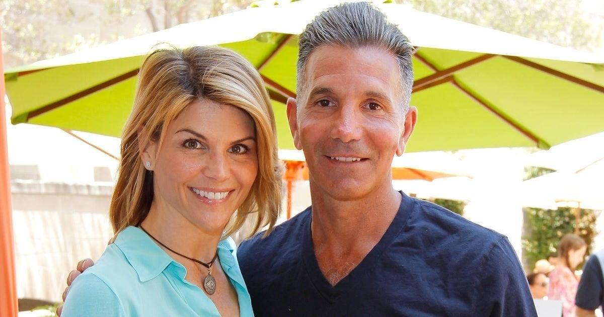 Lori Loughlin Mossimo Giannulli Getty Images 20098233.jpg